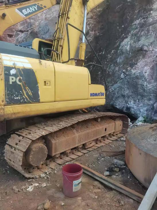 Buy Komatsu PC200-8 Used Excavator / 1
