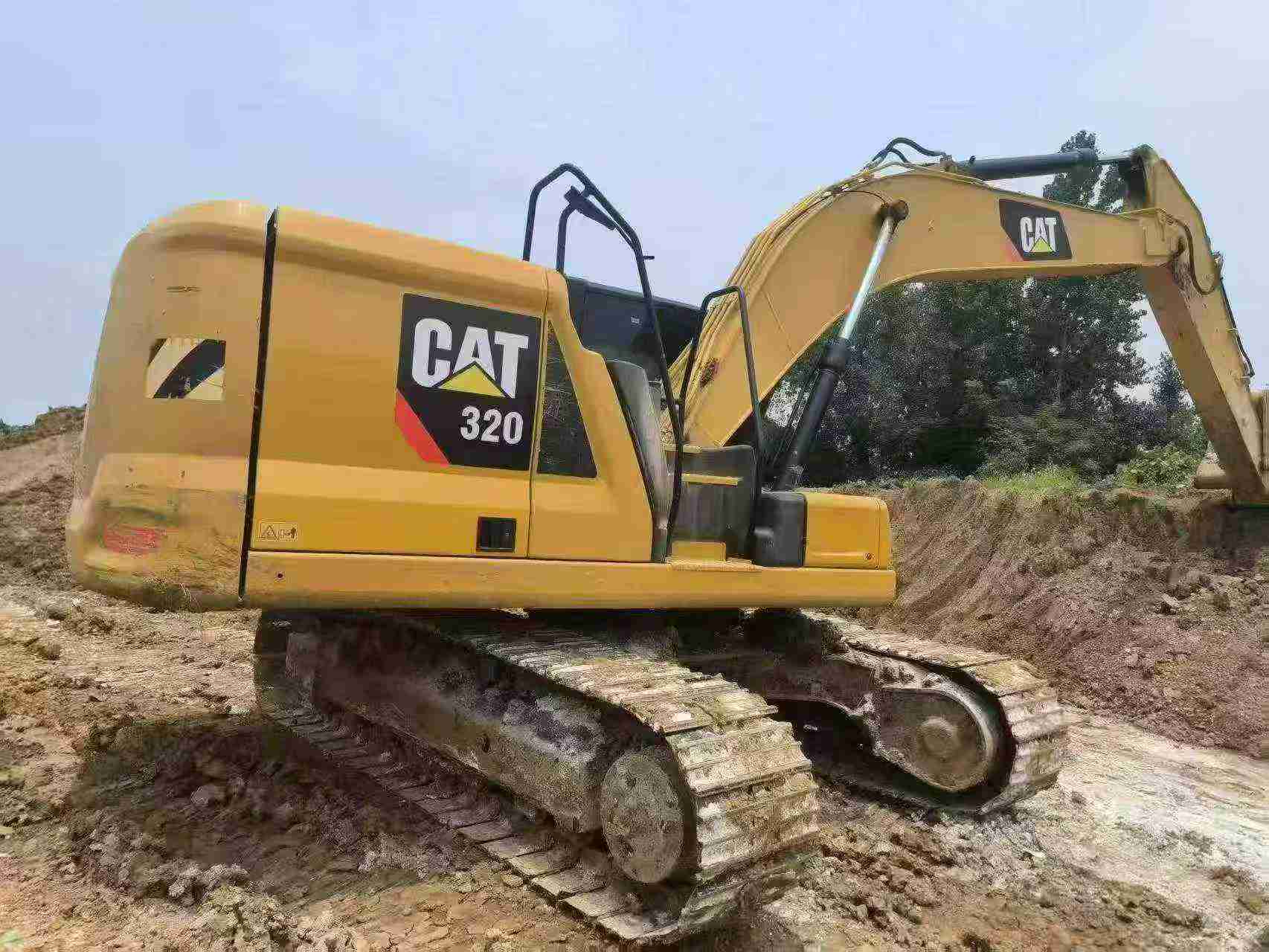 Buy Caterpillar 320GC Used Excavator / 2 Buy Caterpillar 320GC Used Excavator / 2