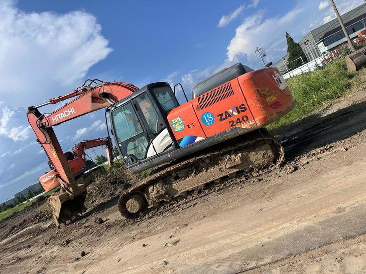 Buy Hitachi EX200 Used Excavator / 1