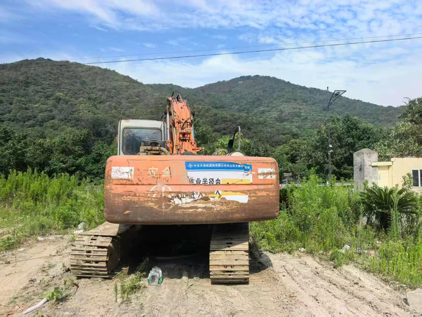 Buy Hitachi ZX200-6 Used Excavator / 4 Buy Hitachi ZX200-6 Used Excavator / 4
