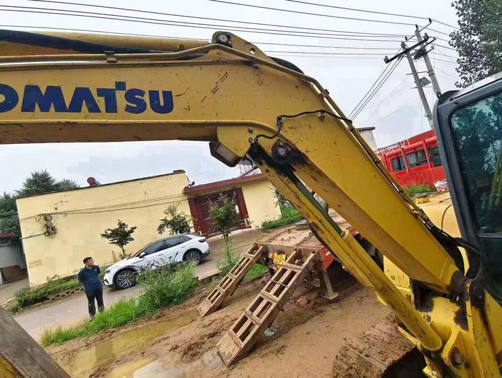 Buy Komatsu PC56-7 Used Excavator / 1