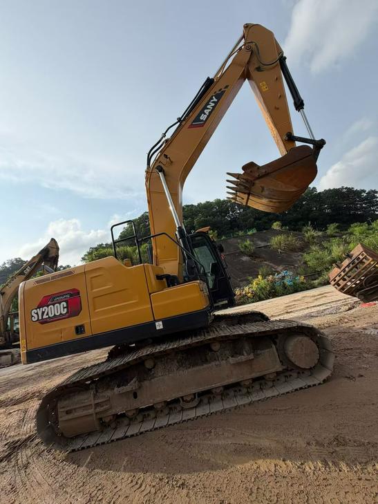 Buy Sany SY200C Used Excavator / 1