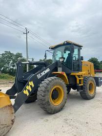 Buy XCMG XE330 Used Excavator / 2 Buy XCMG XE330 Used Excavator / 2