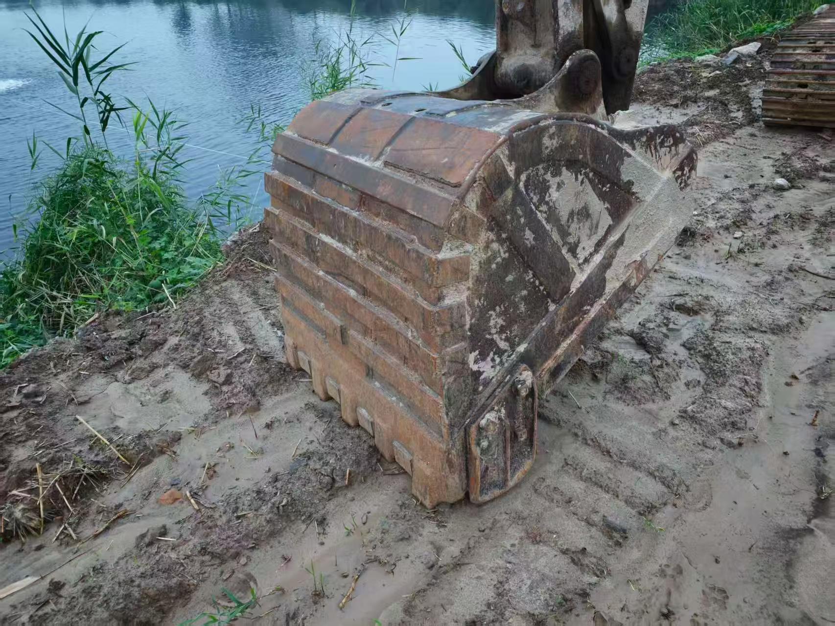 Buy Sany SY215C Used Excavator / 8 Buy Sany SY215C Used Excavator / 8
