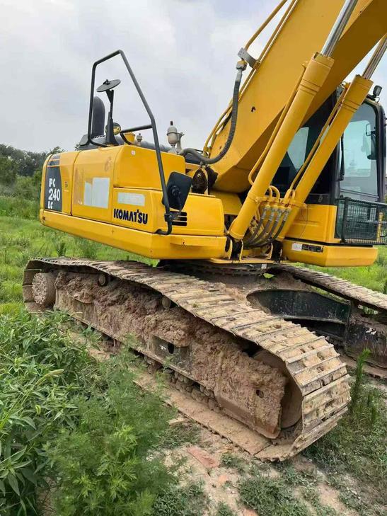 Buy Komatsu PC200 Used Excavator / 1