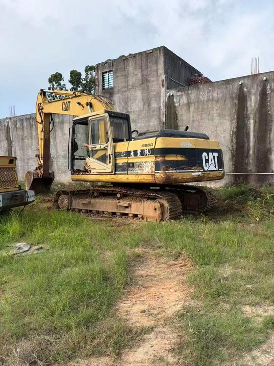 Buy Caterpillar 320V2 Used Excavator / 1