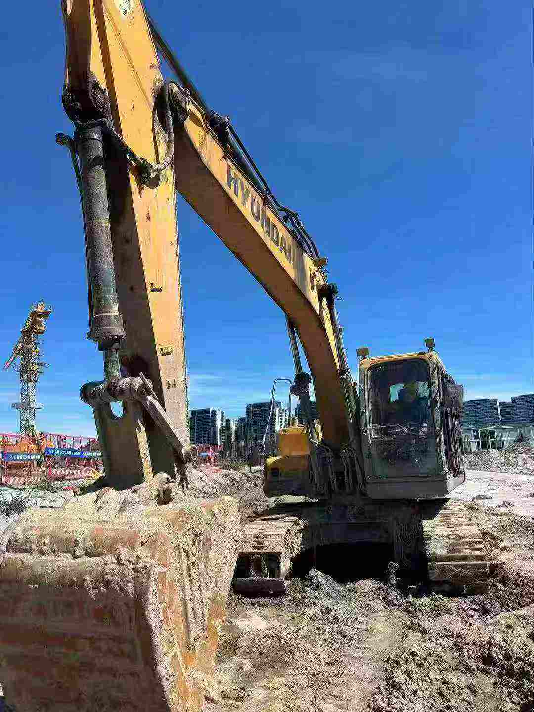 Buy Hyundai R215VS Used Excavator / 3 Buy Hyundai R215VS Used Excavator / 3