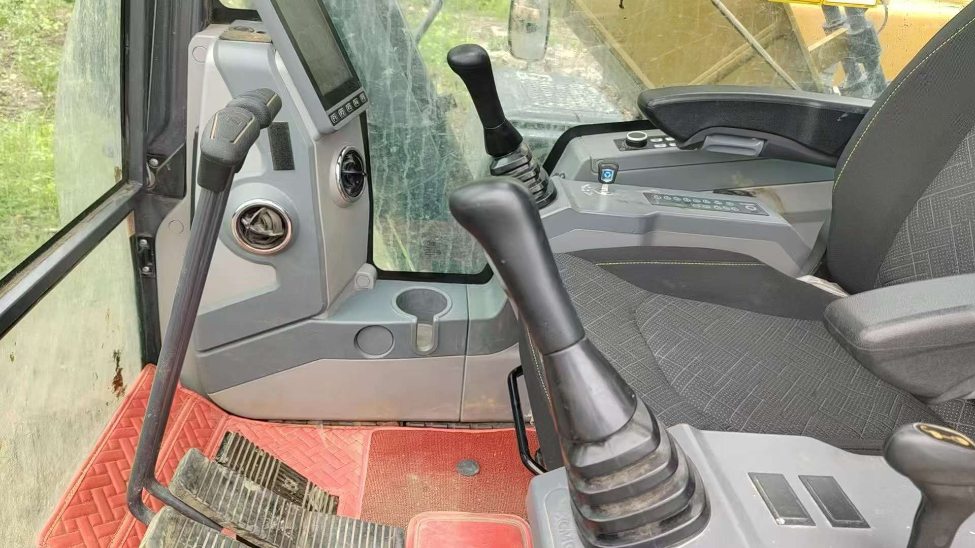 Buy XCMG XE200D Used Excavator / 4 Buy XCMG XE200D Used Excavator / 4