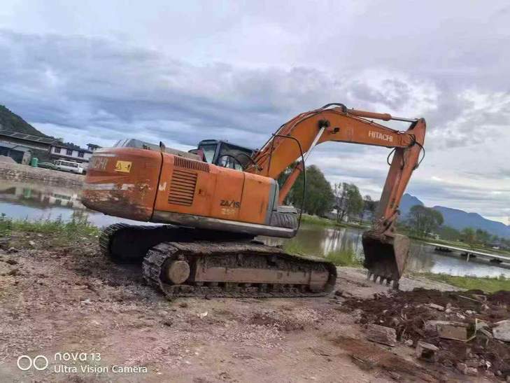 Buy Hitachi EX240-3 Used Excavator / 1