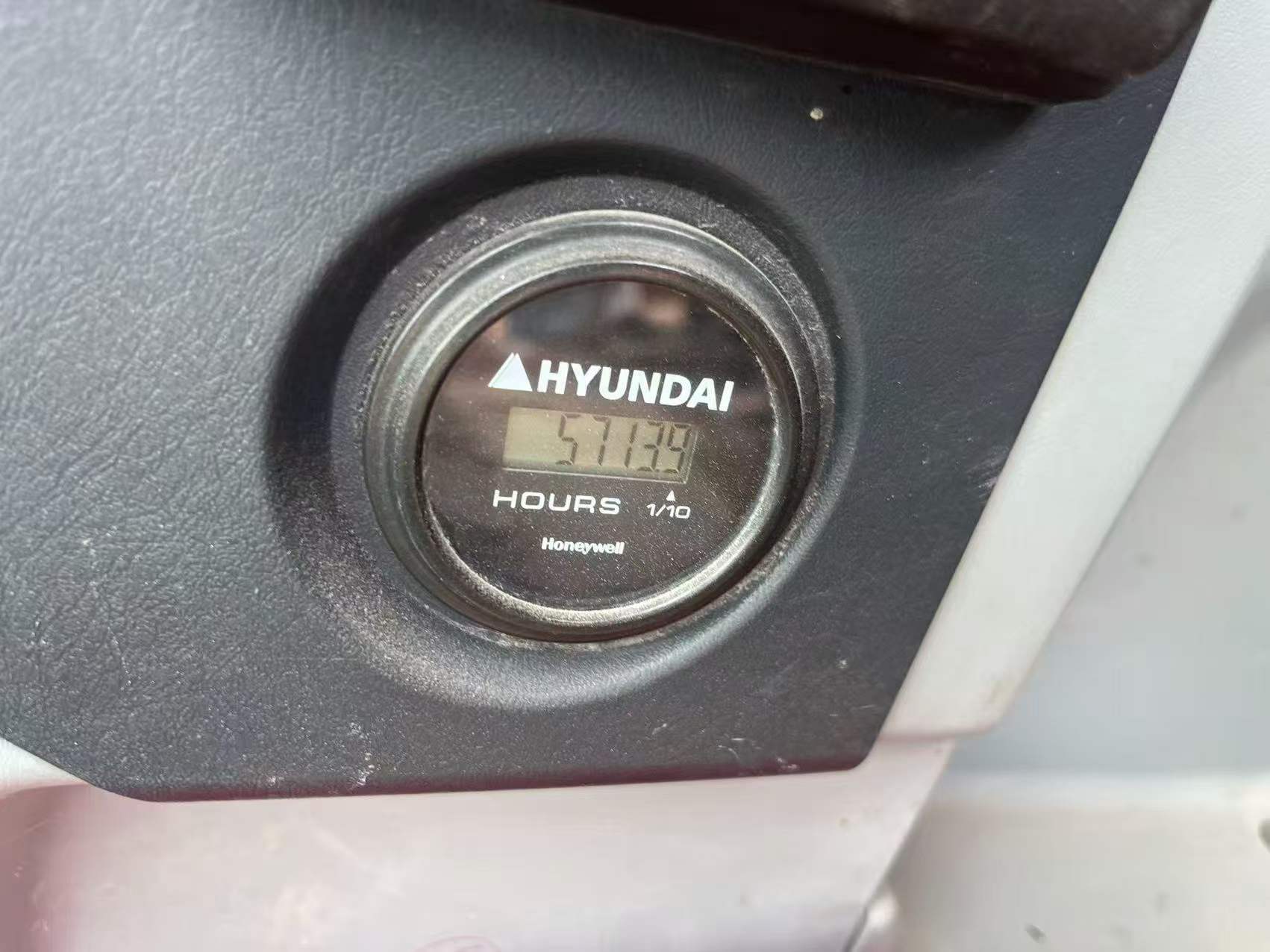 Buy Hyundai R215-7 Used Excavator / 6 Buy Hyundai R215-7 Used Excavator / 6