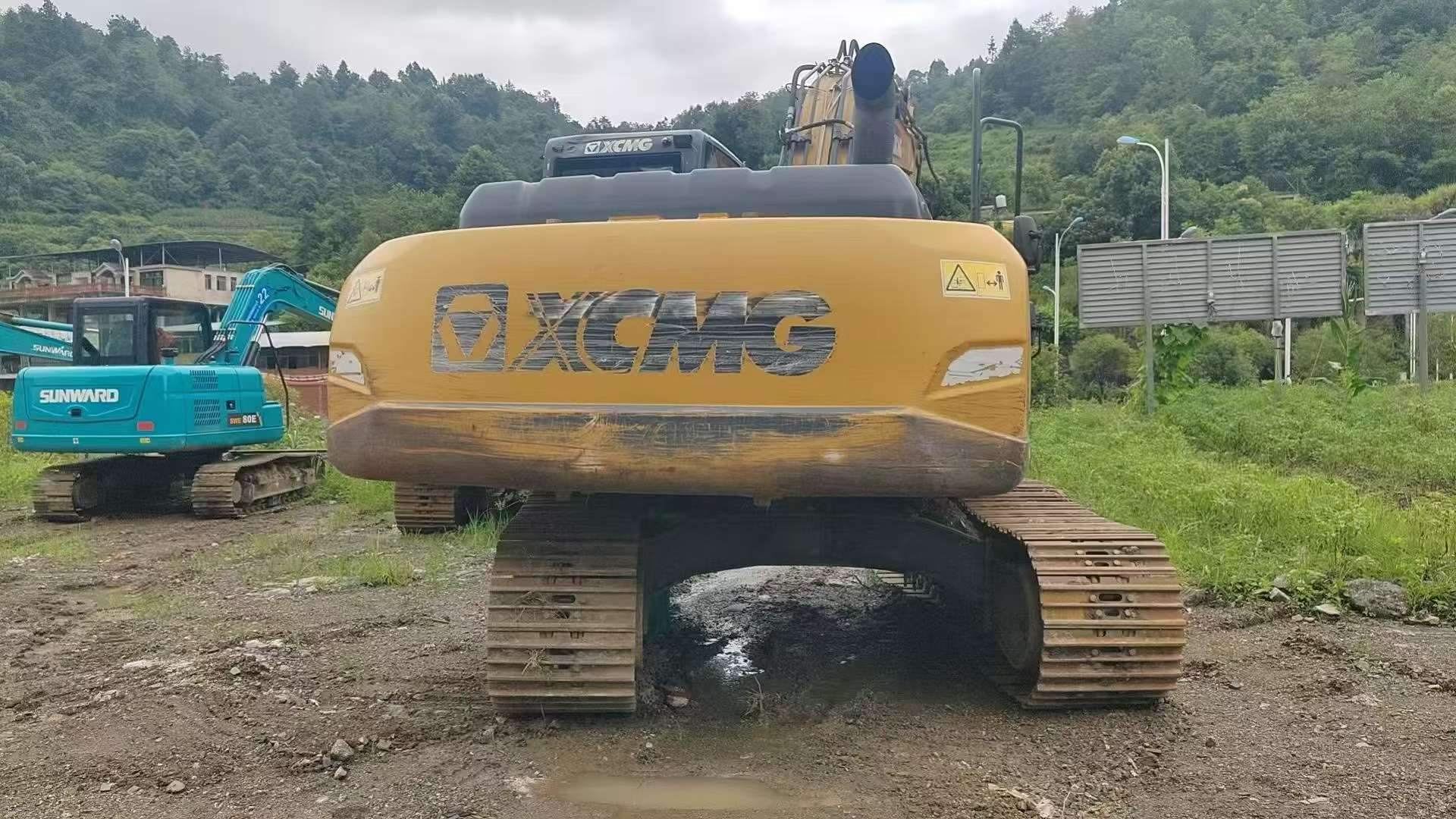 Buy XCMG XE200D Used Excavator / 8 Buy XCMG XE200D Used Excavator / 8