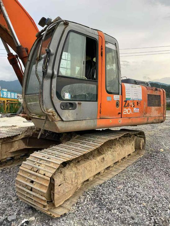 Buy Hitachi ZX200-6 Used Excavator / 1
