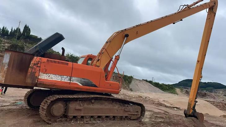 Buy Doosan DH300-7 Used Excavator / 1