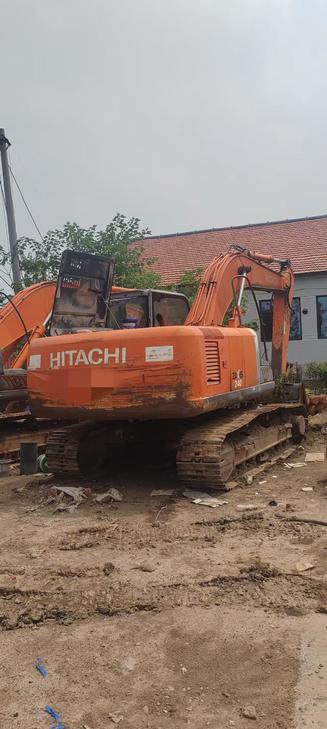 Buy Hitachi EX200-3 Used Excavator / 1