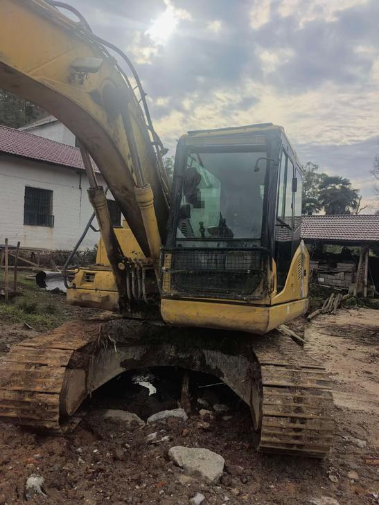 Buy Komatsu PC130-7 Used Excavator / 1