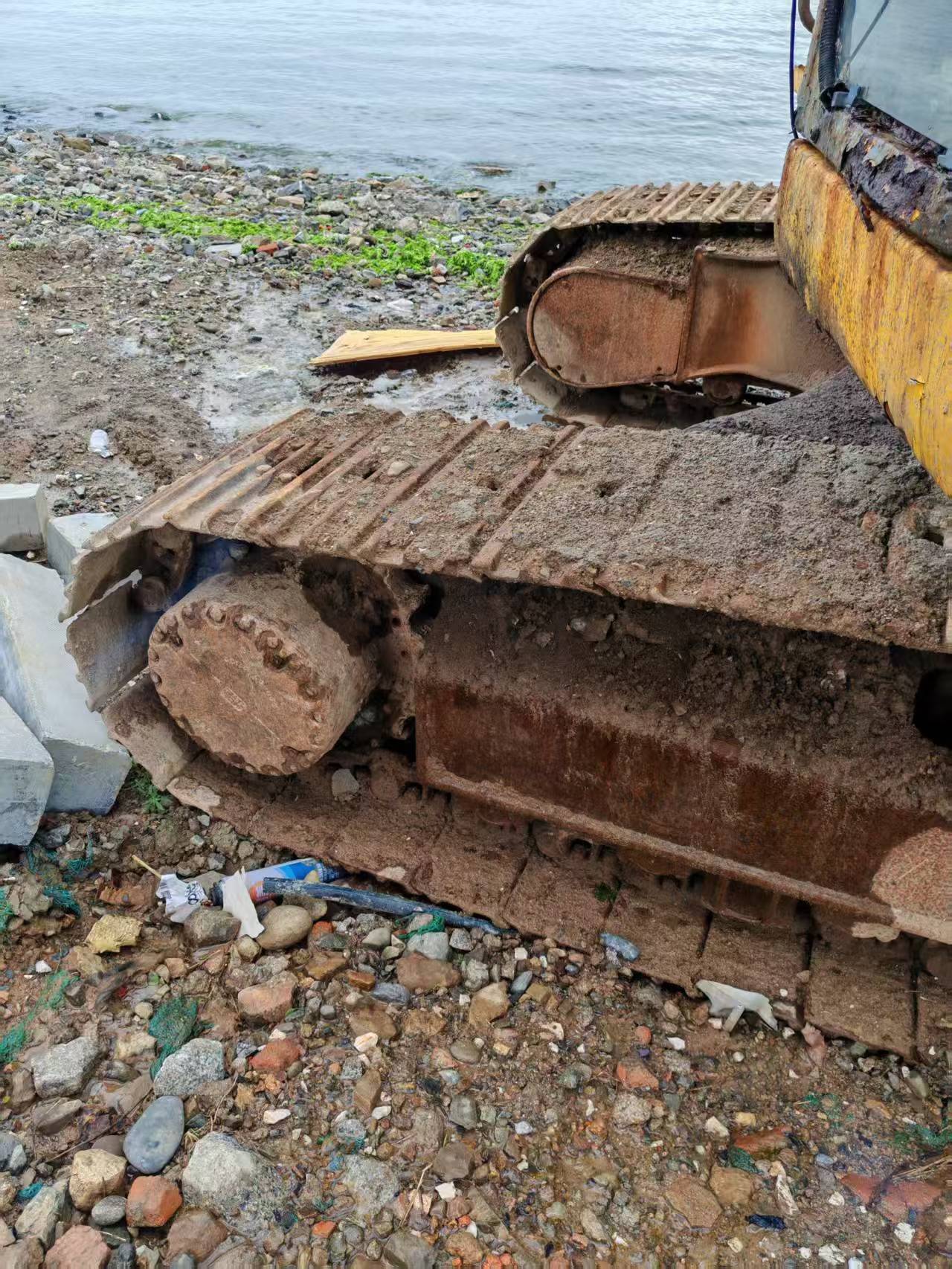 Buy Komatsu PC220-7 Used Excavator / 3 Buy Komatsu PC220-7 Used Excavator / 3