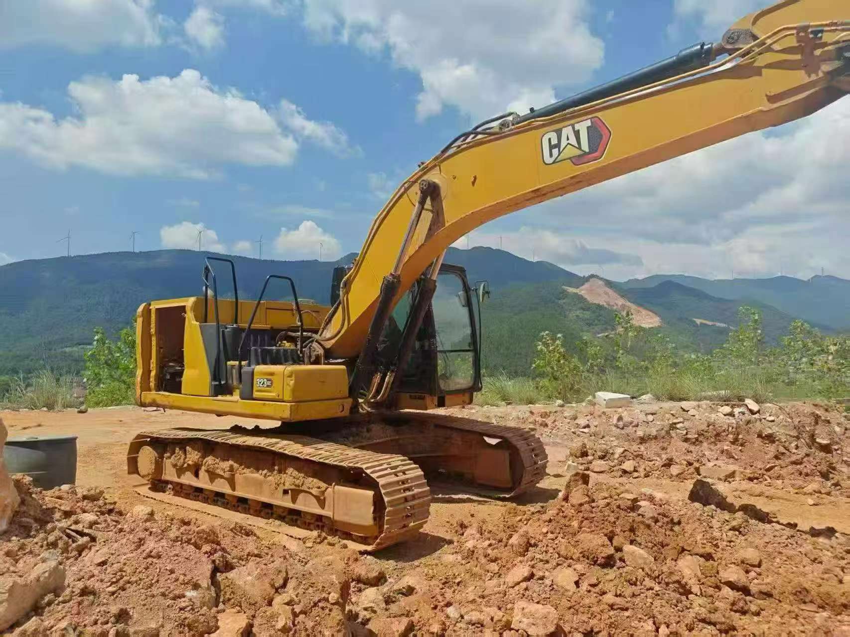 Buy Caterpillar 323 Used Excavator / 1