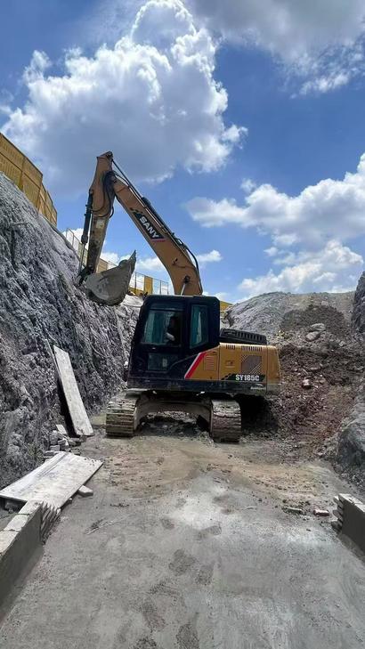 Buy Sany SY135 Used Excavator / 1