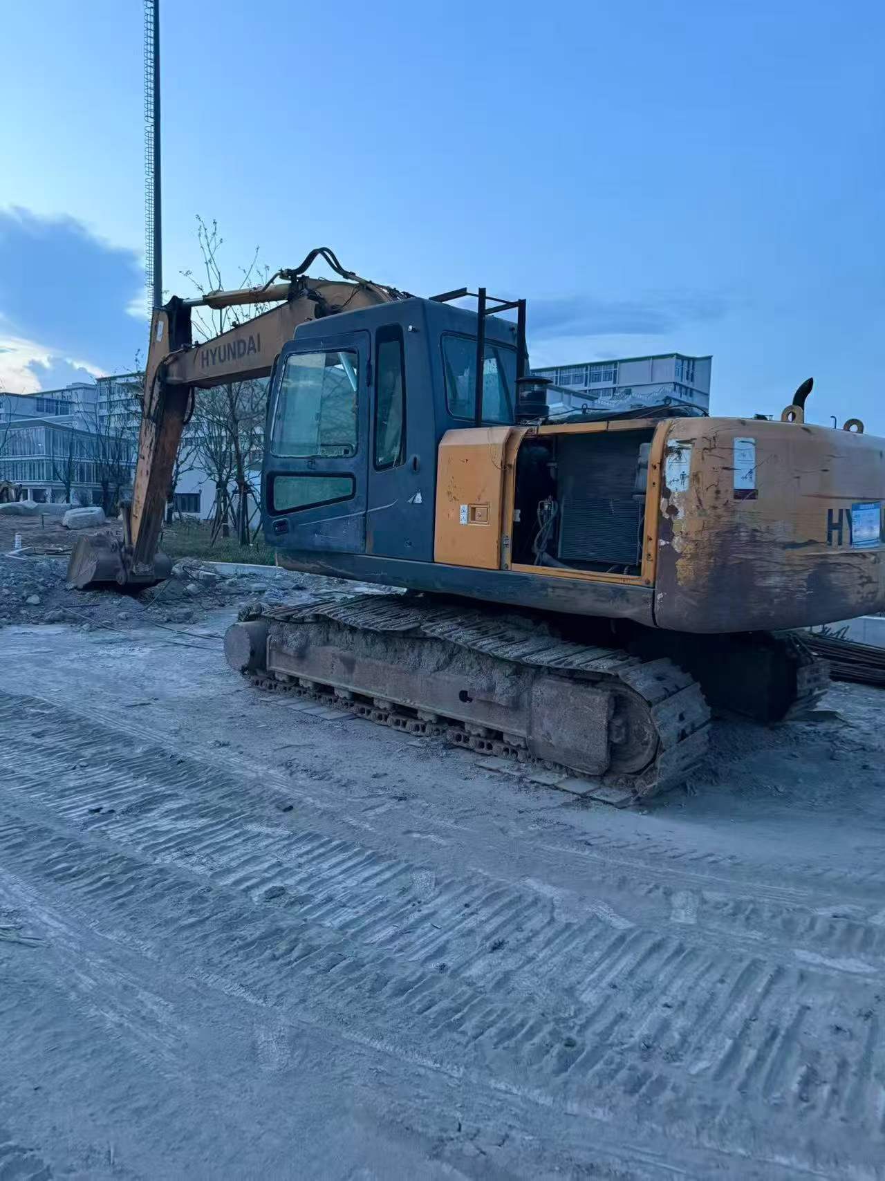 Buy Hyundai R215-7 Used Excavator / 1