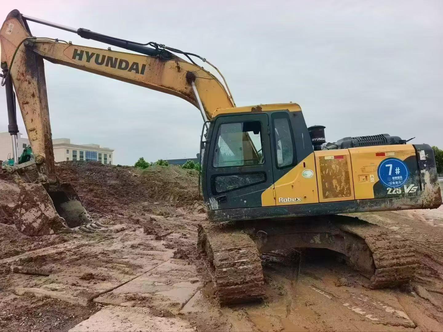 Buy Hyundai R215-7 Used Excavator / 4 Buy Hyundai R215-7 Used Excavator / 4