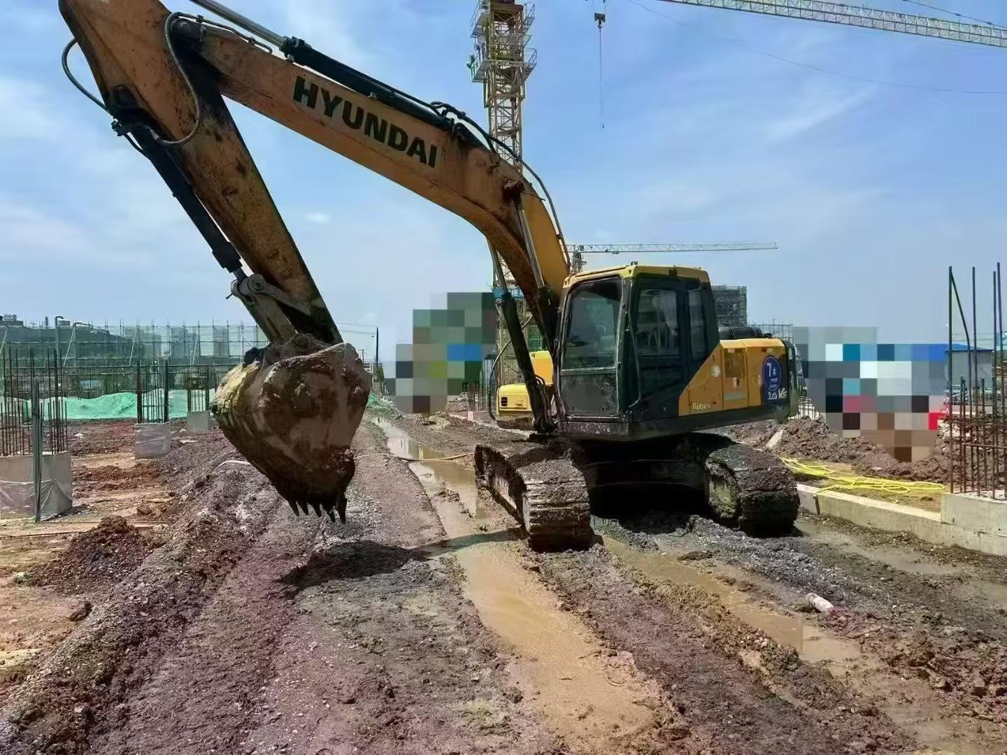 Buy Hyundai R215-7 Used Excavator / 2 Buy Hyundai R215-7 Used Excavator / 2