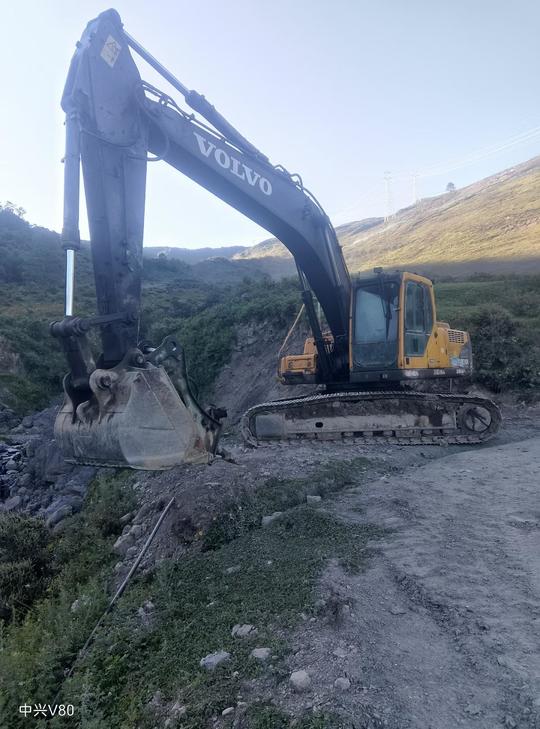 Buy Volvo EC240 Used Excavator / 1