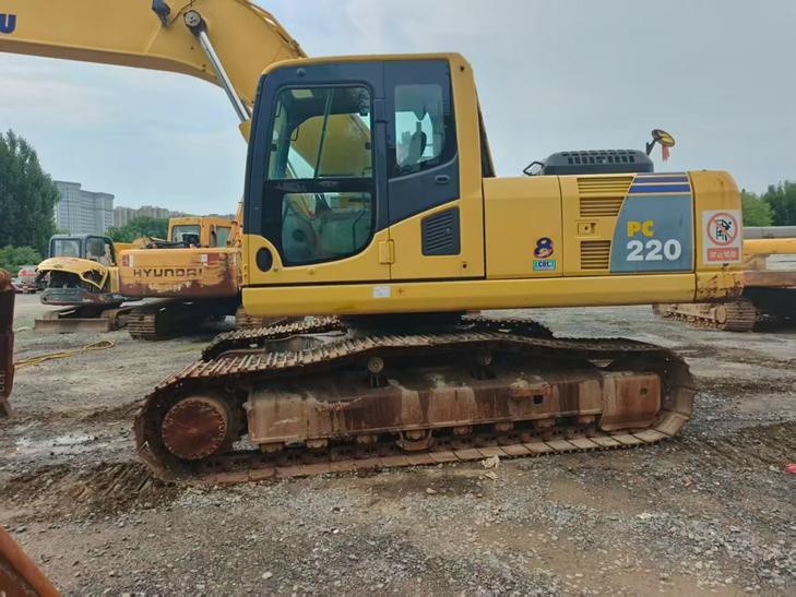 Buy Komatsu PC220-8 Used Excavator / 1