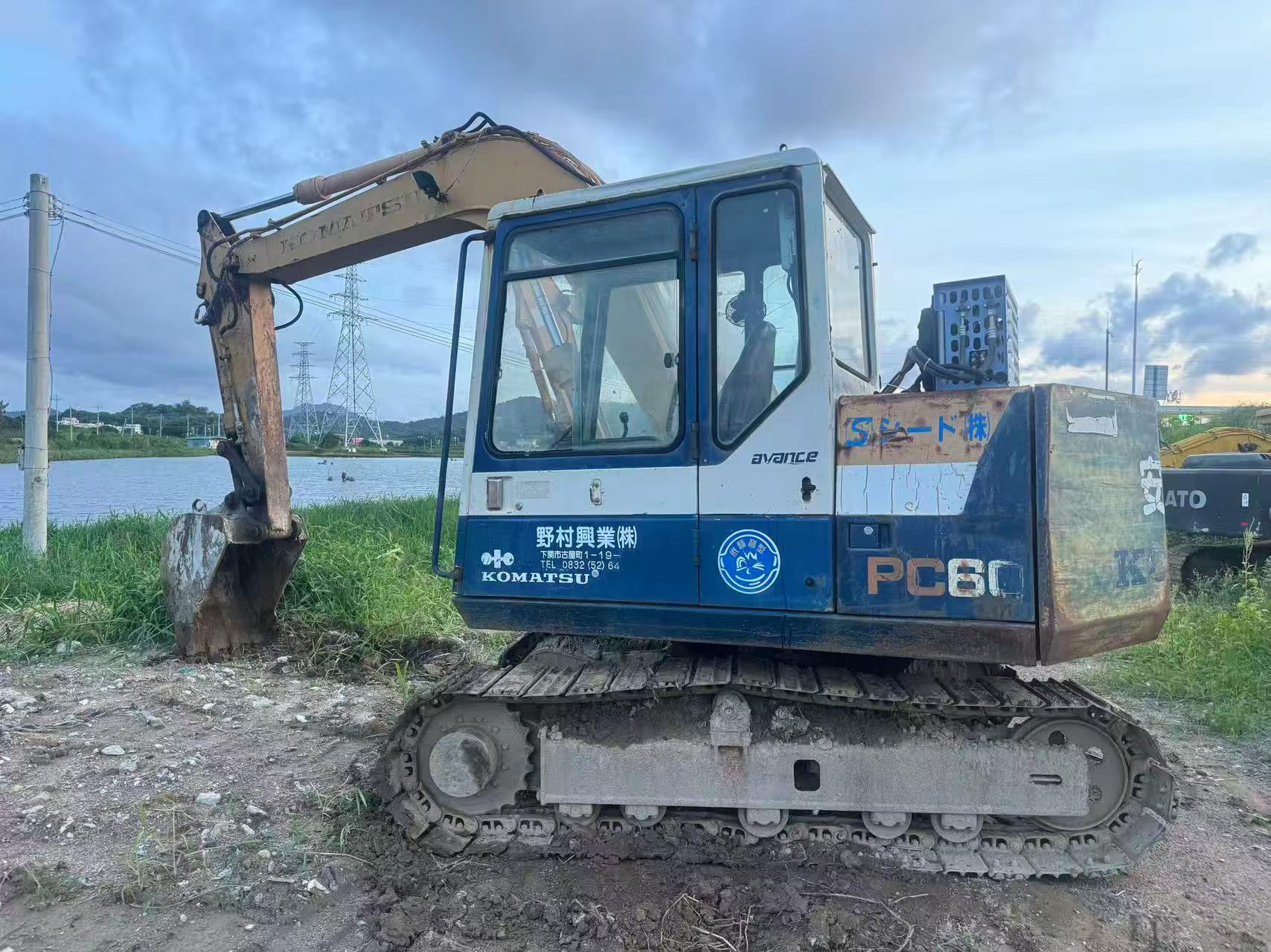 Buy Komatsu PC60-6 Used Excavator / 5 Buy Komatsu PC60-6 Used Excavator / 5