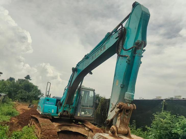Buy Kobelco SK200-10 Used Excavator / 1