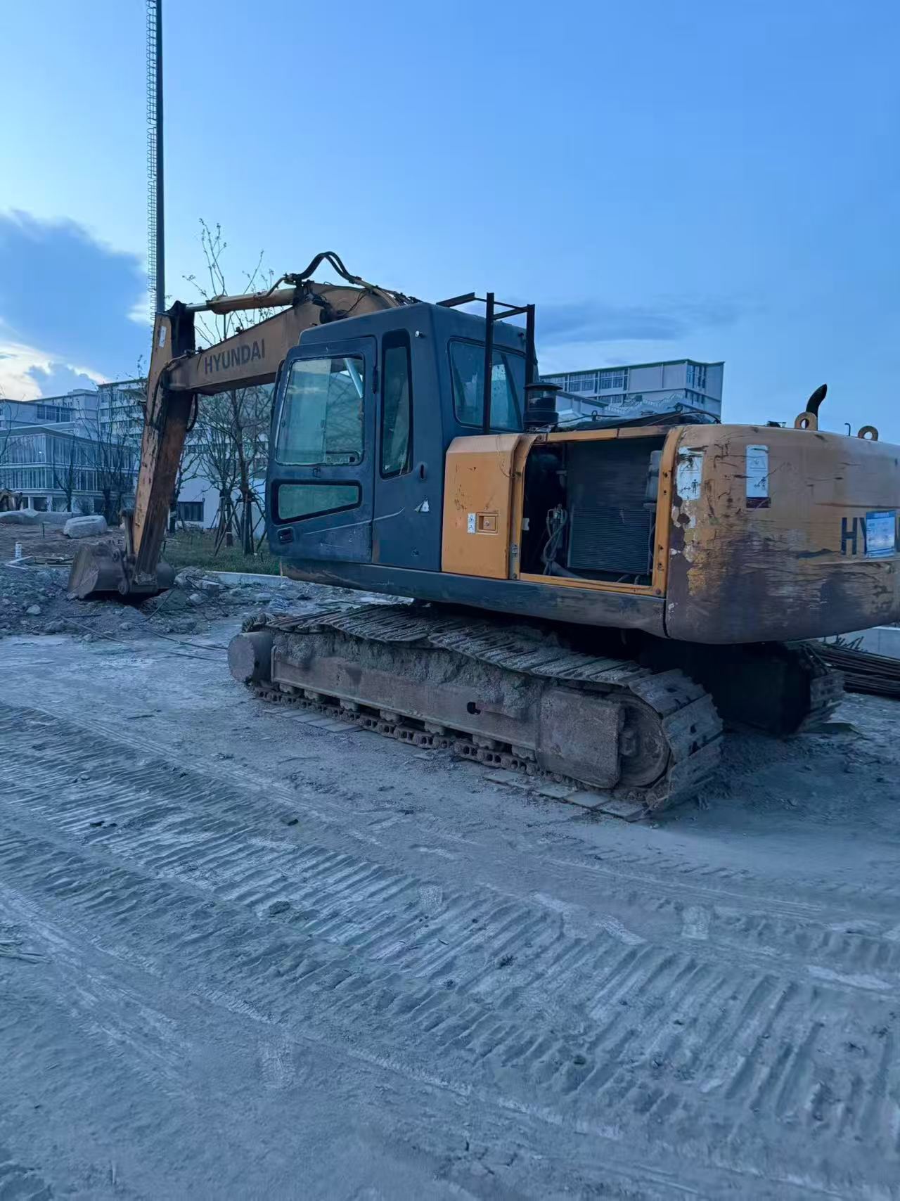 Buy Hyundai R215-7 Used Excavator / 1