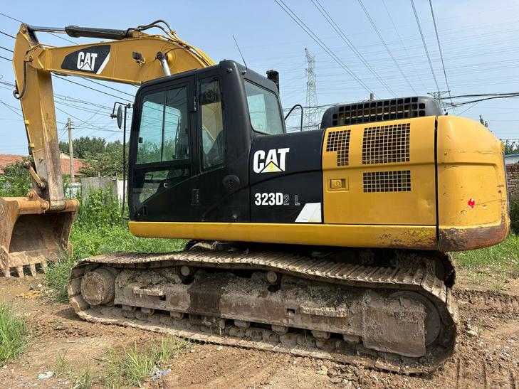 Buy Caterpillar 323D2L Used Excavator / 1