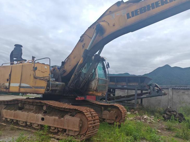 Buy Liebherr Used Excavator / 1