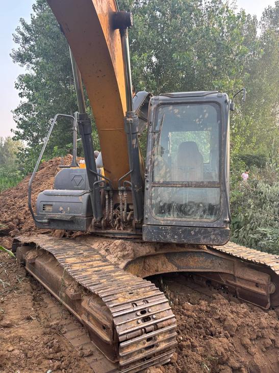 Buy XCMG XE215 Used Excavator / 1