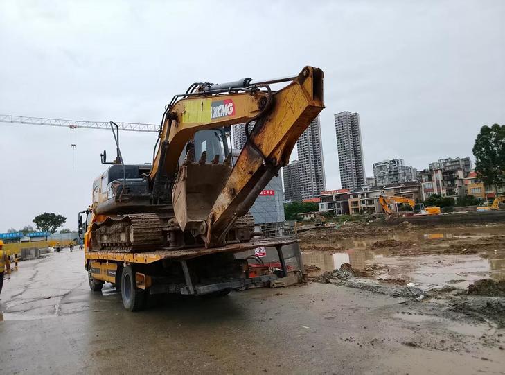 Buy XCMG XE135B Used Excavator / 1