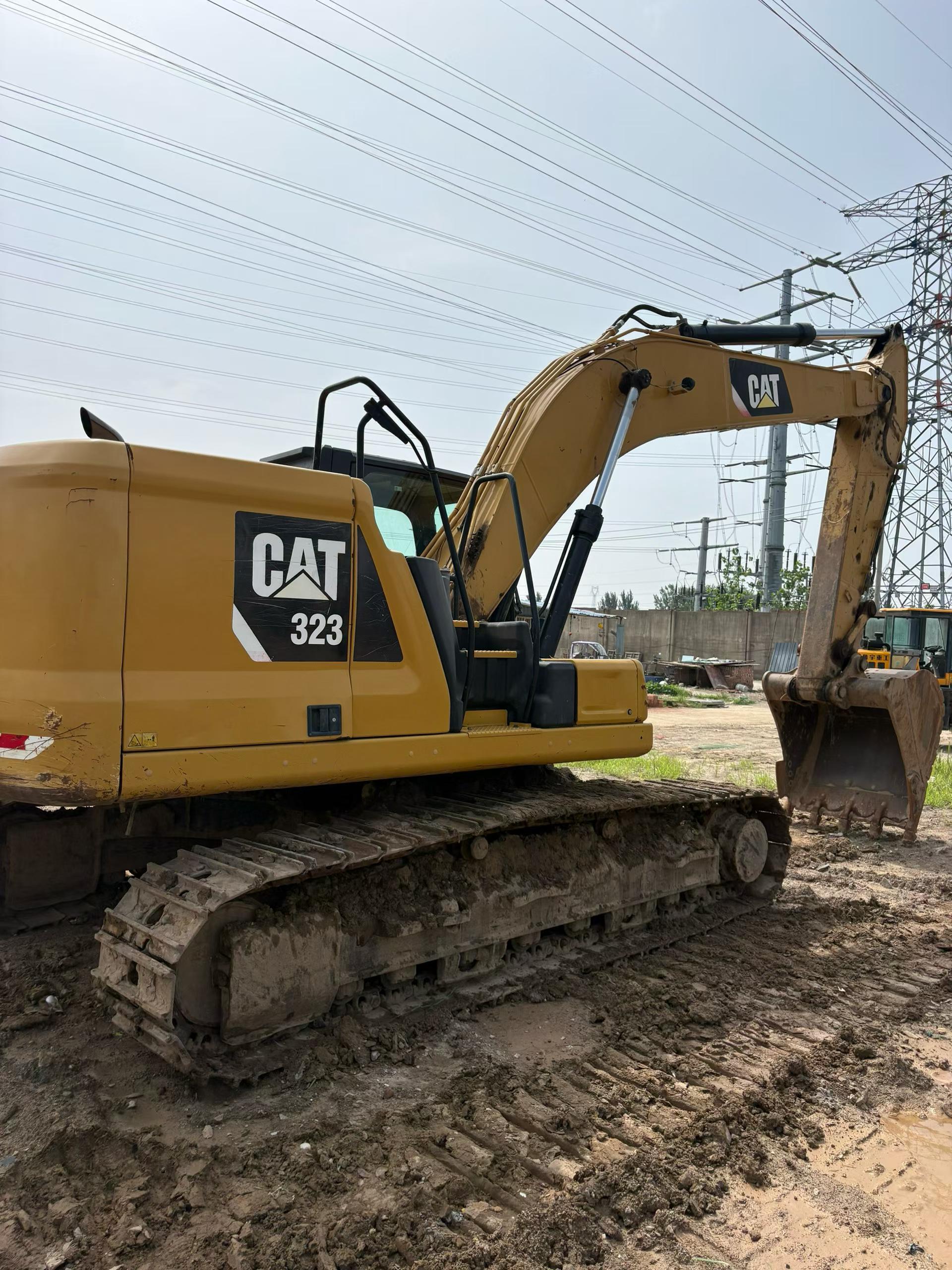 Buy Caterpillar 323 Used Excavator / 3 Buy Caterpillar 323 Used Excavator / 3