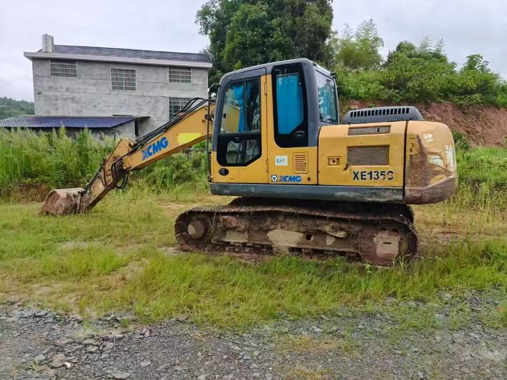 Buy XCMG XE135B Used Excavator / 1