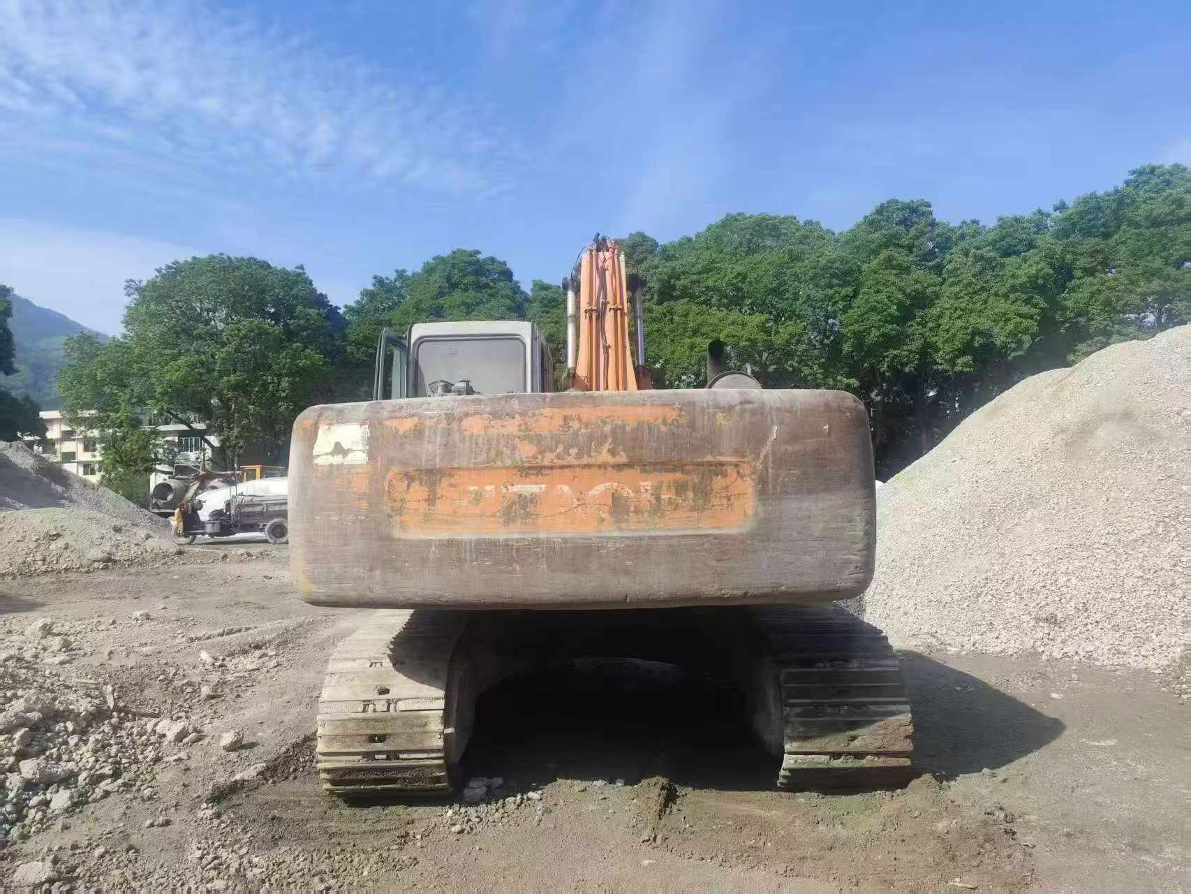 Buy Hitachi EX200-5 Used Excavator / 1