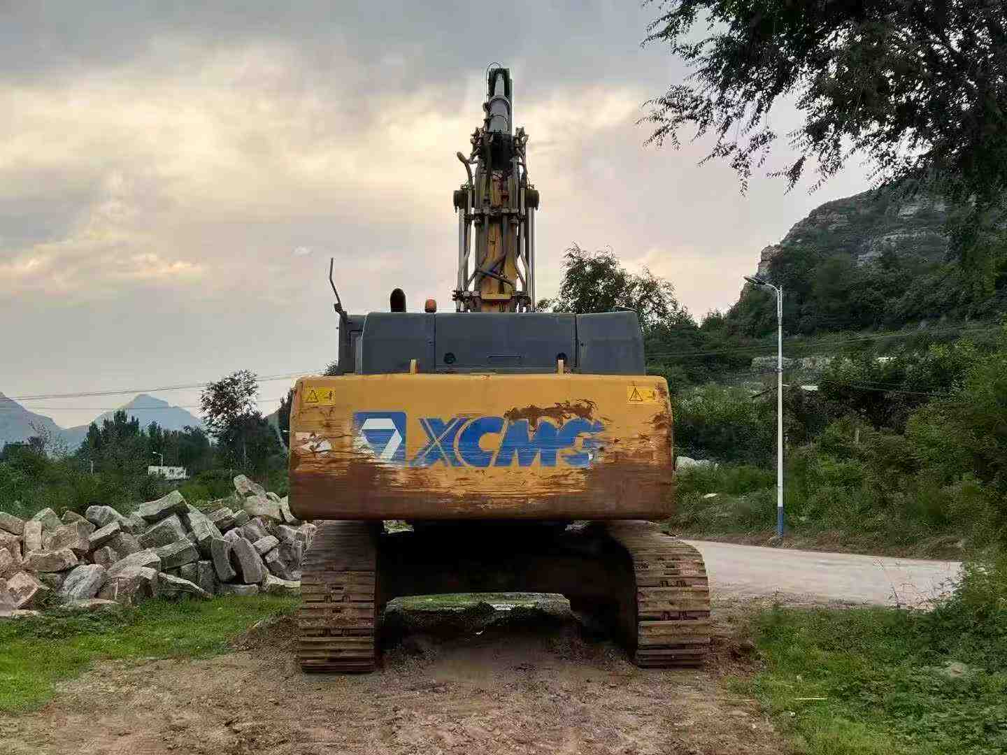 Buy XCMG XE470 Used Excavator / 1