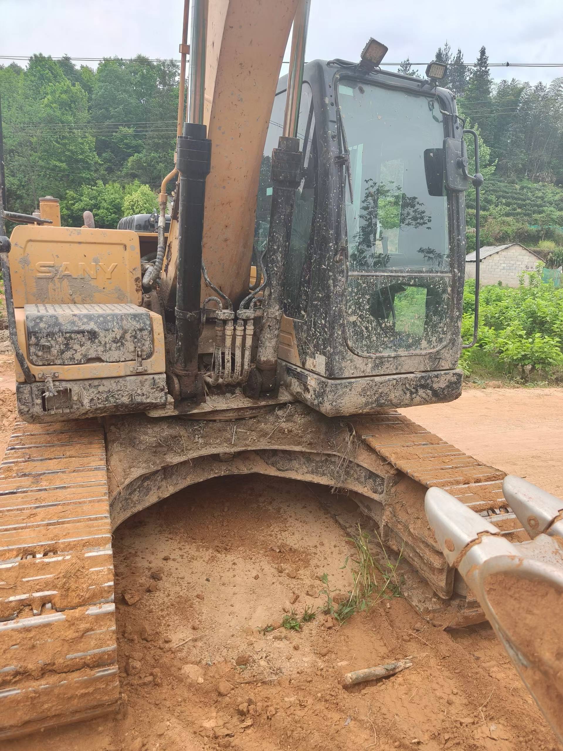Buy Sany SY135 Used Excavator / 3