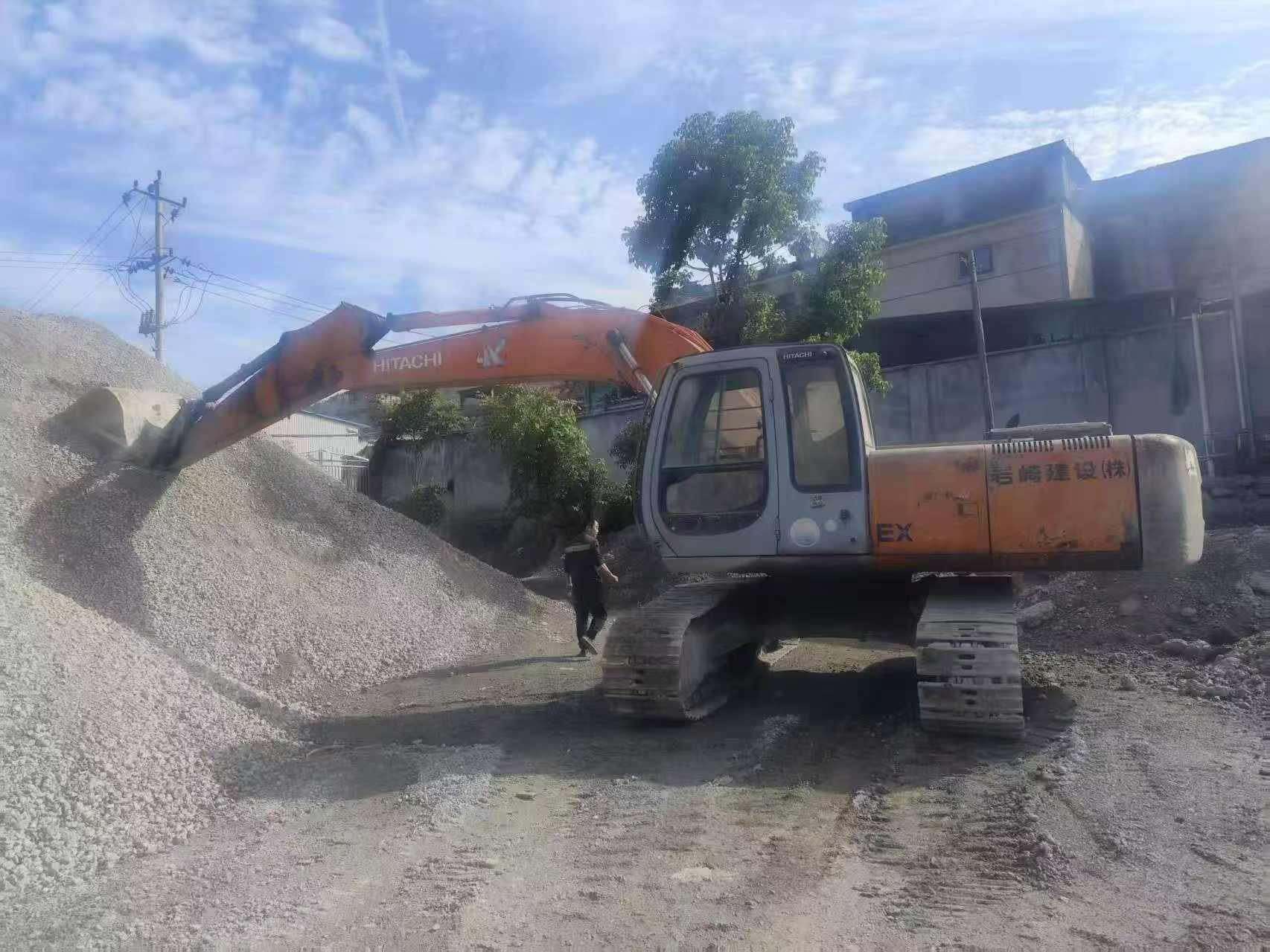 Buy Hitachi EX200-5 Used Excavator / 2 Buy Hitachi EX200-5 Used Excavator / 2