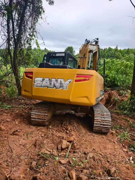 Buy Sany SY135 Used Excavator / 1