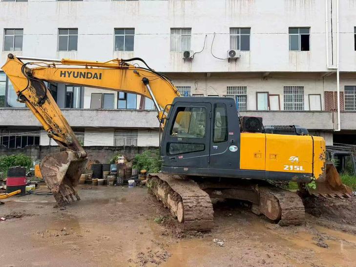 Buy Hyundai R215-7 Used Excavator / 1