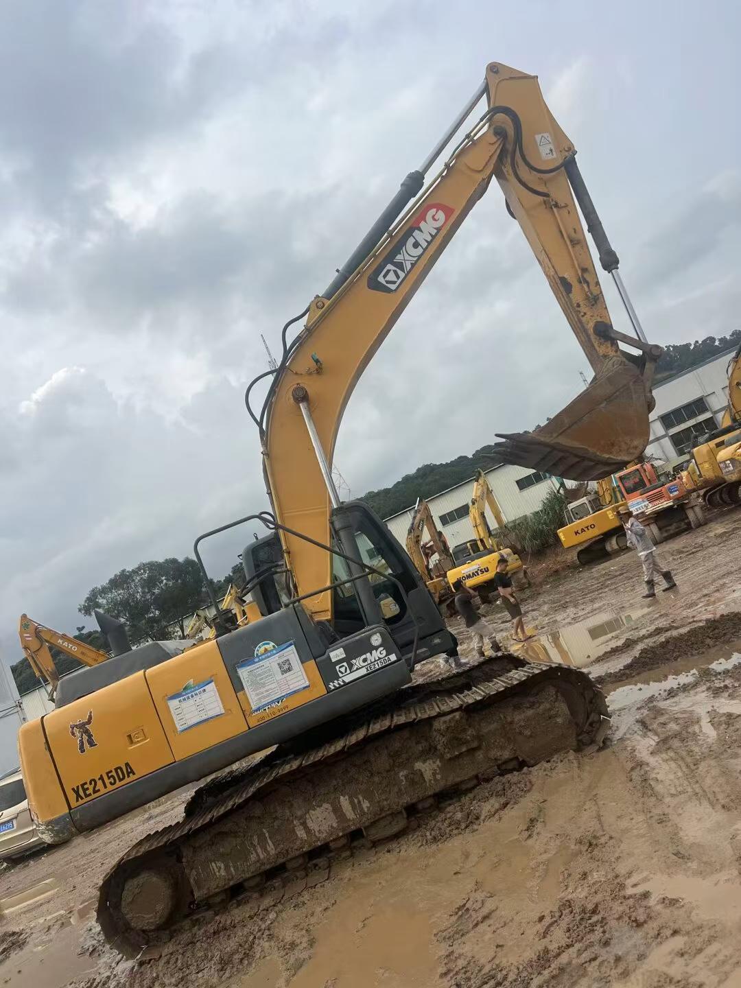 شراء حفارة XCMG XE215CA مستعملة / 3