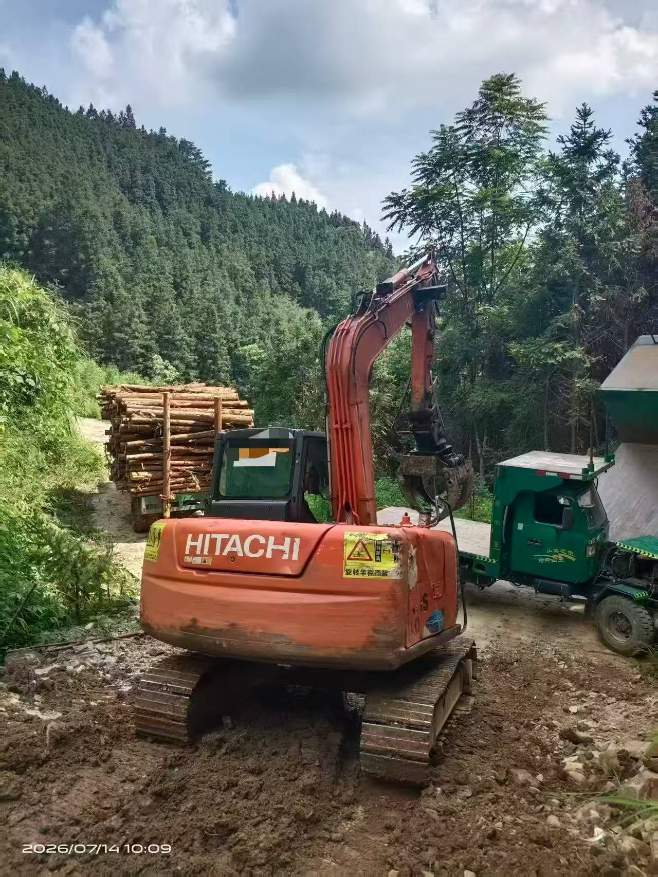 شراء حفارة Hitachi ZX70-5A مستعملة / 2