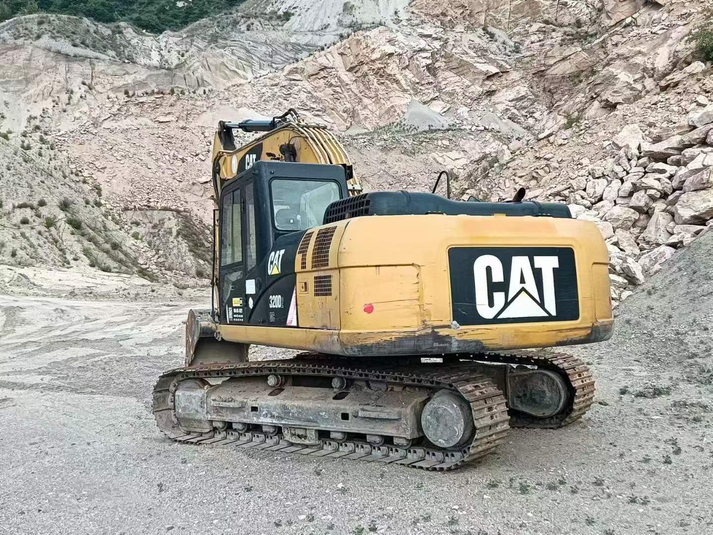 Buy Caterpillar 320A Used Excavator / 2 Buy Caterpillar 320A Used Excavator / 2