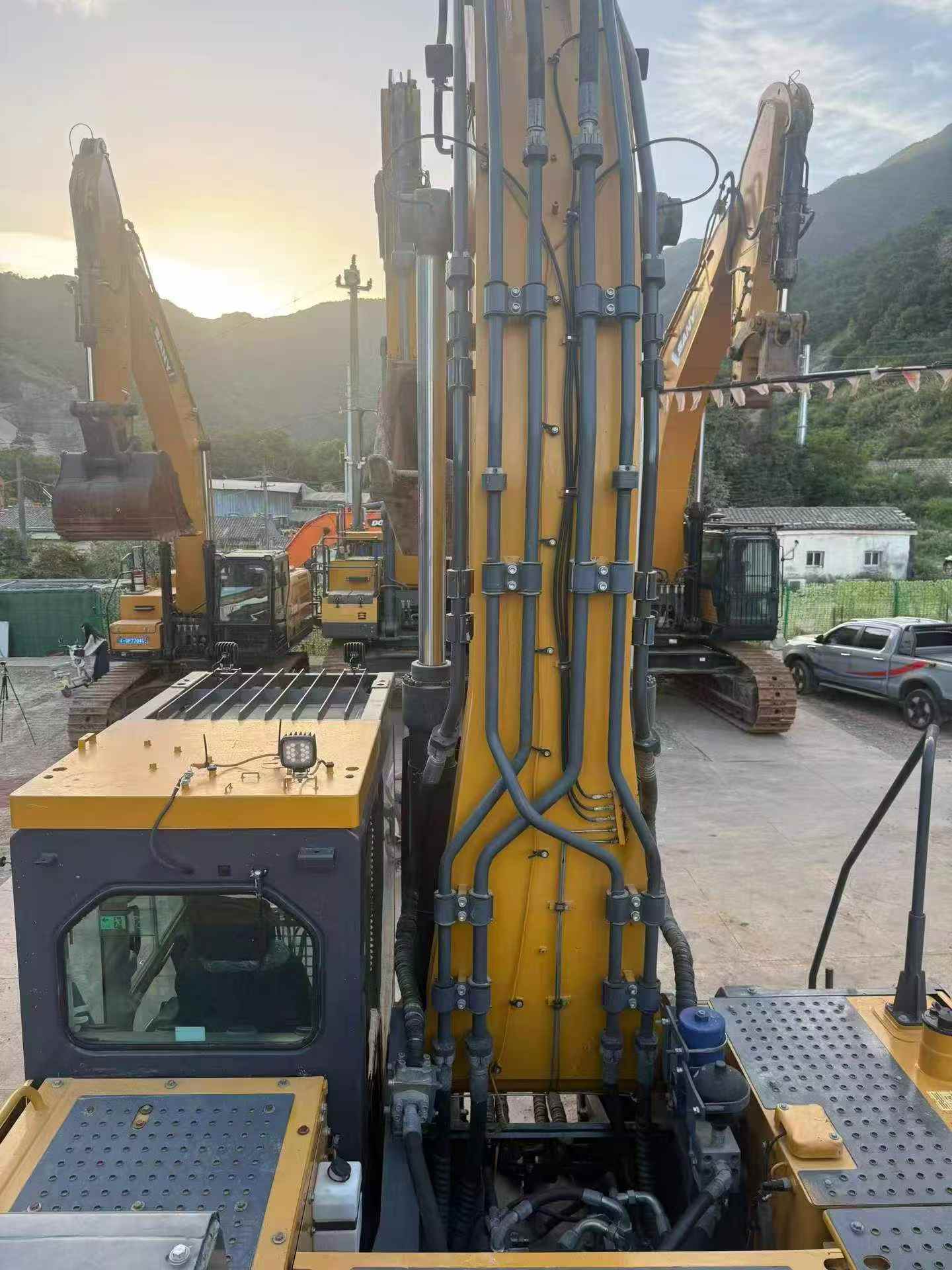 Buy XCMG XE600DK Used Excavator / 8 Buy XCMG XE600DK Used Excavator / 8