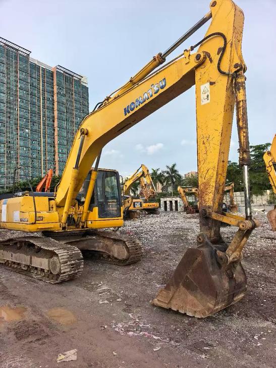 Buy Komatsu PC200-7 Used Excavator / 1