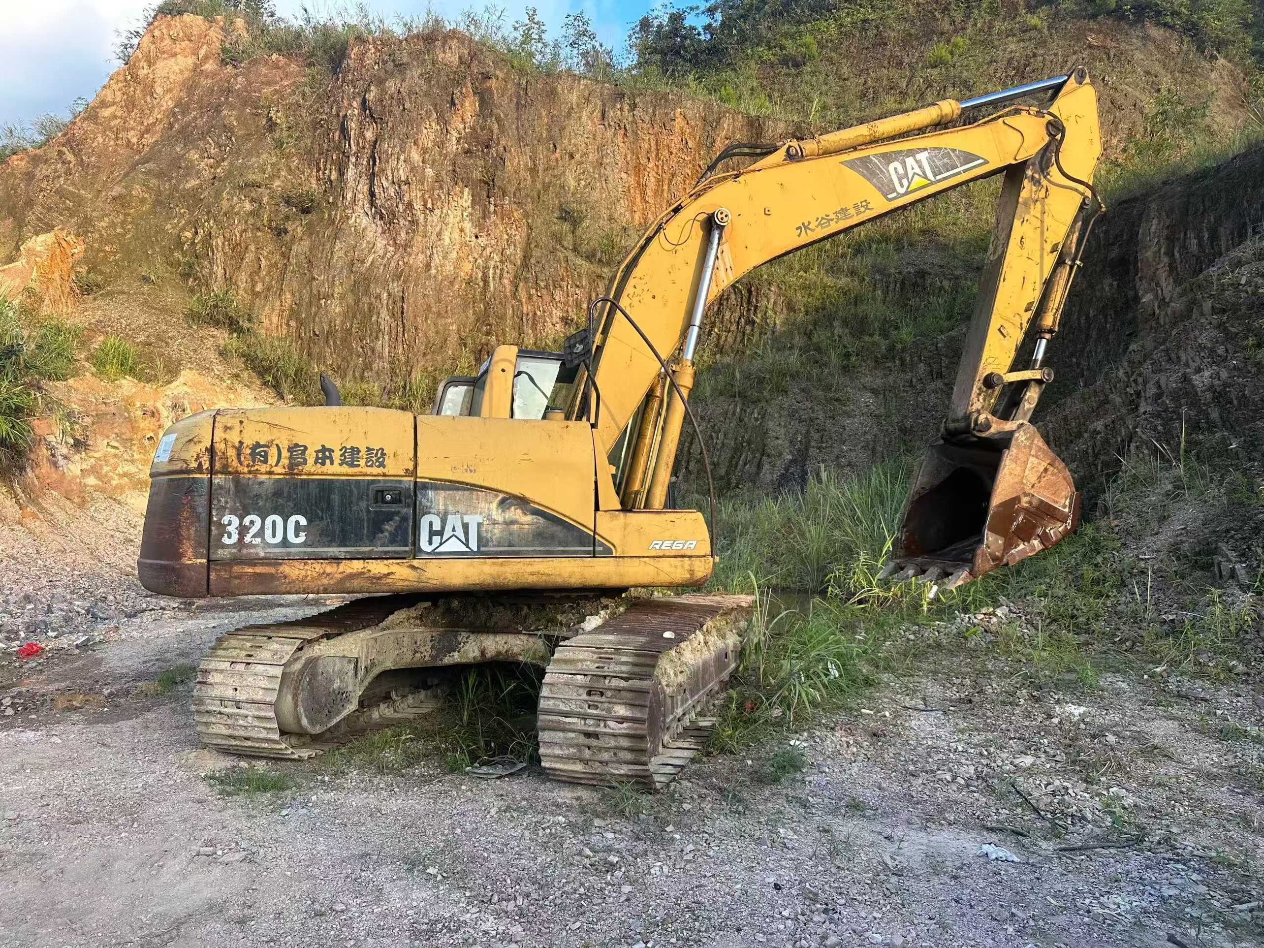 Buy Caterpillar 320C Used Excavator / 1