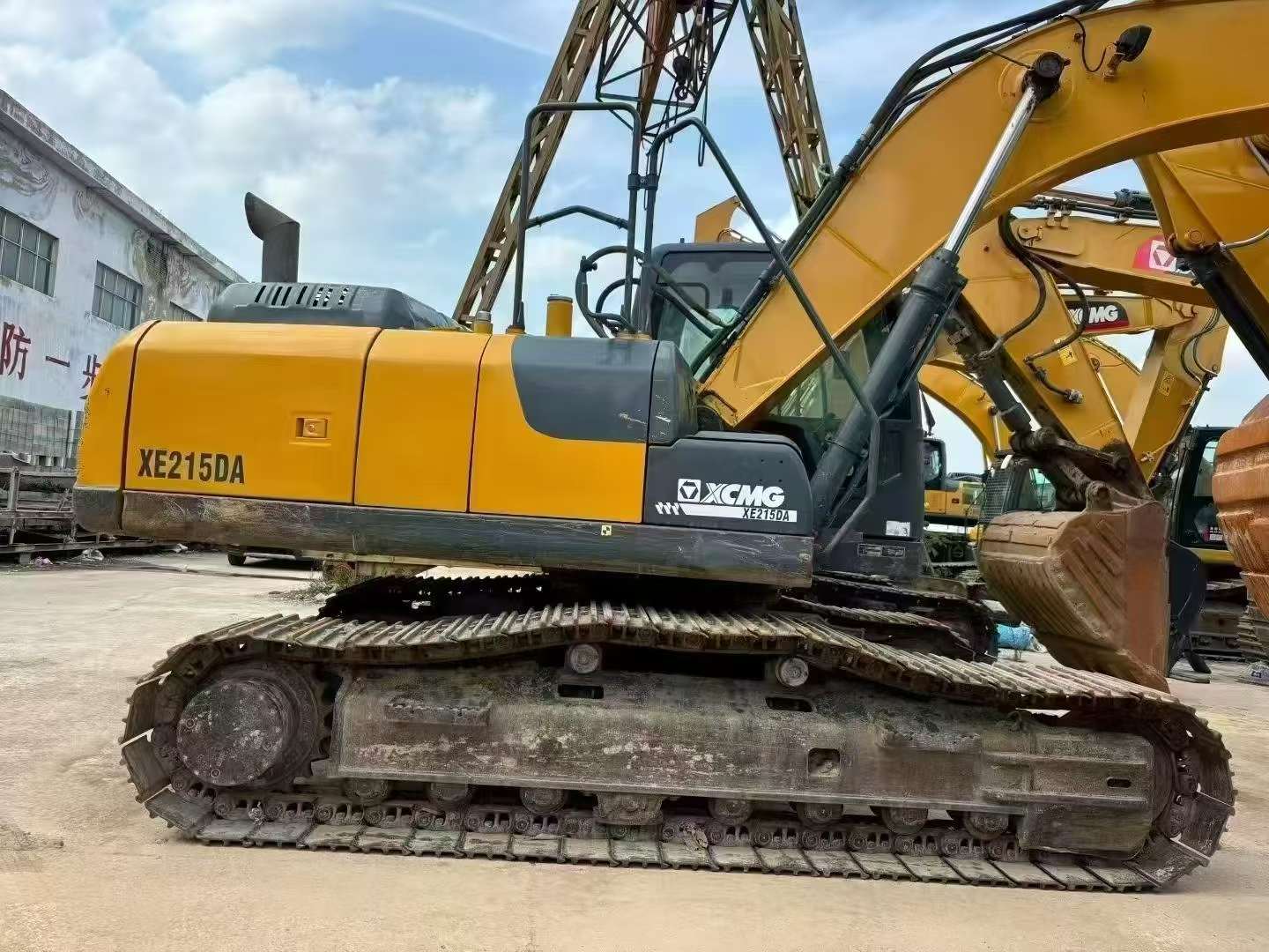 Buy XCMG XE215DA Used Excavator / 3