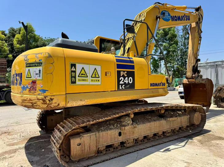 Buy Komatsu HB215LC-1 Used Excavator / 1